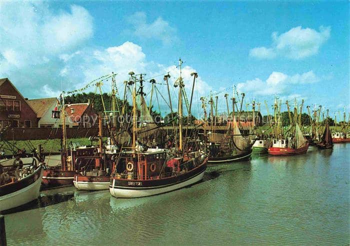 Ostfriesland Kuestenland Muehlenland Fischkutter im Hafen – Ansichtskarte