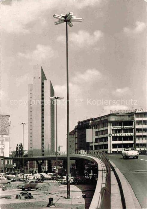 DuessELDORF  CITY Hochstrasse Thyssen-Haus Hochhaus Hochbruecke Autos Strassenla – Ansichtskarte Düsseldorf