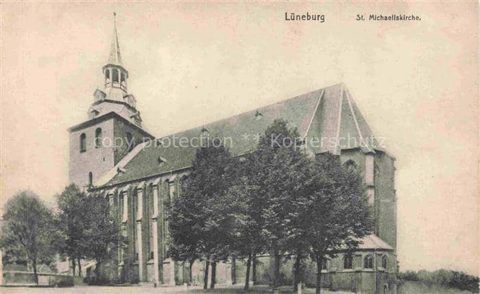 LueNEBURG  CITY St-Michaeliskirche Kirchturm Backsteinkirche Baeume Kirchplatz – Ansichtskarte Lüneburg