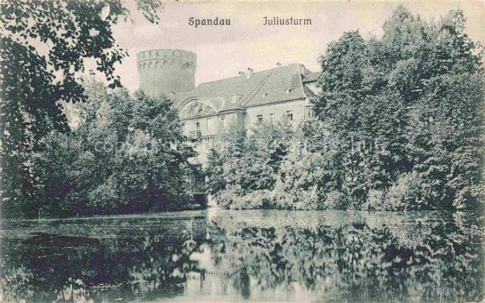 Spandau BERLIN Juliusturm Festung Wassergraben Baeume Turm Schloss – Ansichtskarte Berlin