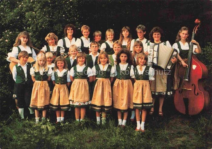 Osterode  Harz Soesespatzen Kindergruppe Tracht Akkordeon Kontrabass Gitarre Vol – Ansichtskarte Osterode am Harz