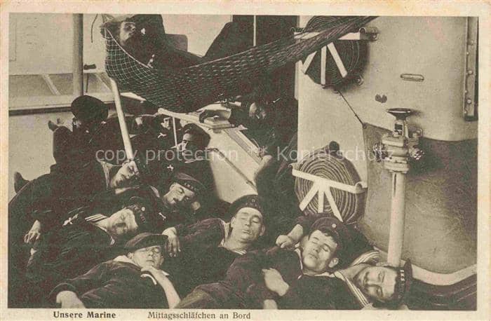Marine  Warships-- Mittagschlaefchen an Bord – Ansichtskarte