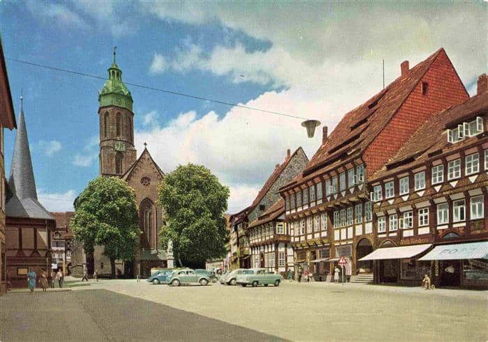 Einbeck Niedersachsen Marktplatz Fachwerkhaeuser Kirche – Ansichtskarte Einbeck