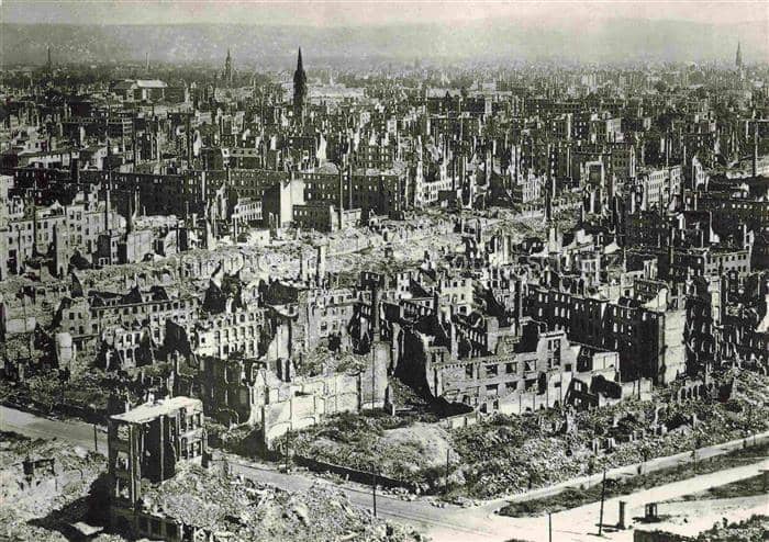 DRESDEN Elbe nach Zerstoerung 1945 Blick vom Rathausturm – Ansichtskarte Dresden Elbe