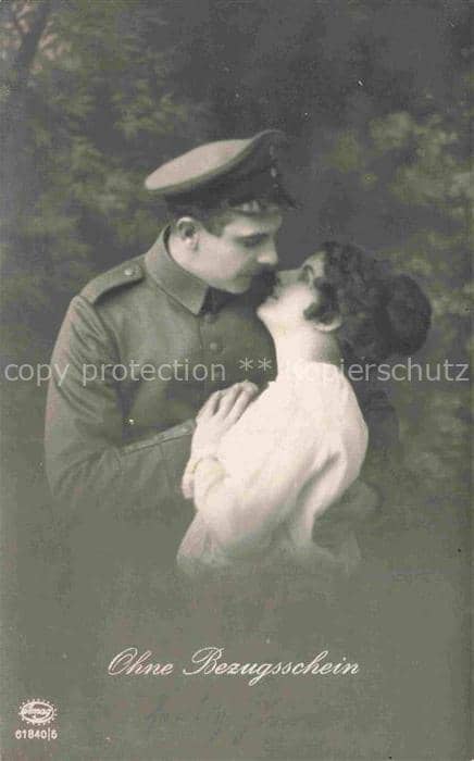 Foto Amag Nr. 61840/5 Frau Soldat Rosen – Ansichtskarte