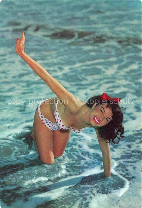 Bademode Swimwear Bain Costumi da Bagno Moda Bano-- Im Meer – Ansichtskarte