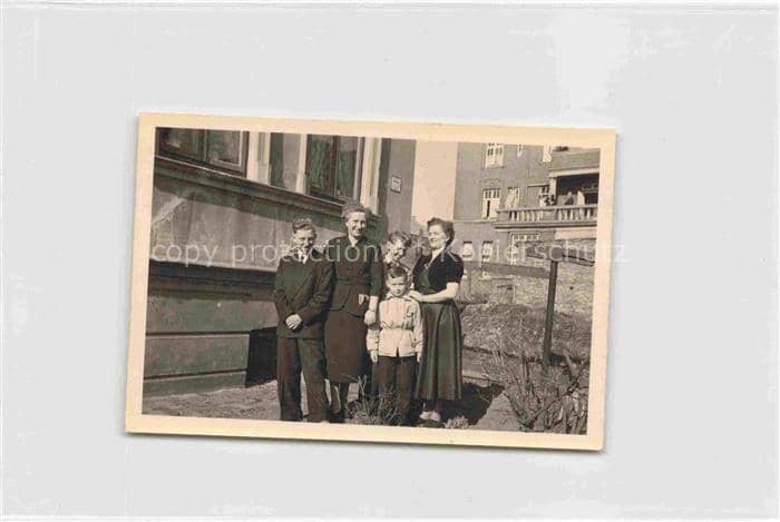 EMDEN  Ostfriesland Familie – Ansichtskarte Emden