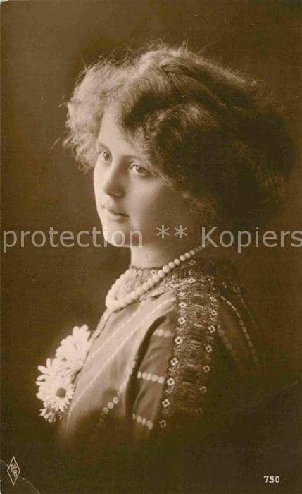 Foto PFB Nr. 750 Frau Margeriten Perlenkette – Ansichtskarte