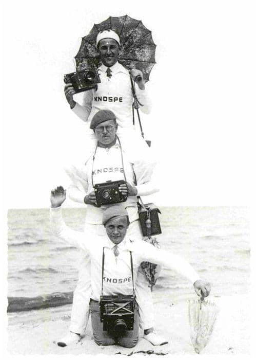 Fotograf Fotokunst Hans Knospe und Gehilfen Fotoapparat – Ansichtskarte