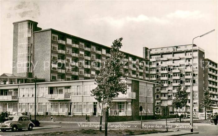 Vlaardingen Flatgebouw v. Bejaarden met Ziekenhuis – Ansichtskarte Vlaardingen