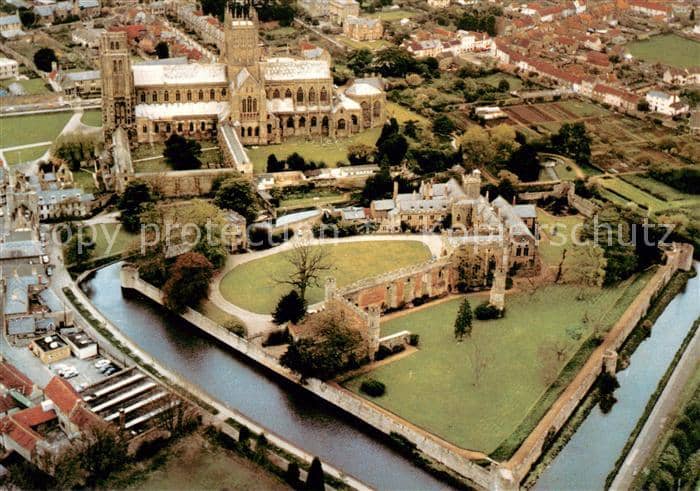 Wells Mendip Aerial view of Wells Cathedral – Ansichtskarte Mendip