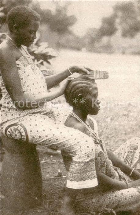 Africa Afrika Afrique Haare flechten – Ansichtskarte