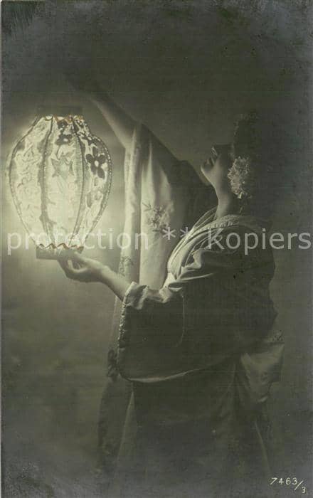 Frauen LAMPE Foto – Ansichtskarte