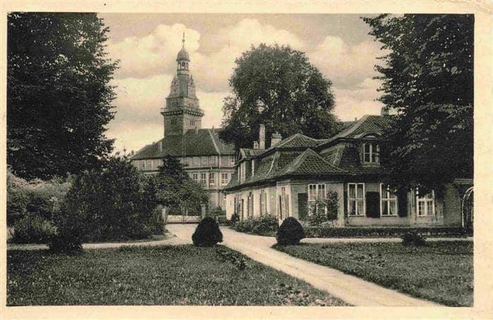 WOLFENBueTTEL Blick vom Bibliotheksgarten zum Lessinghaus und Schlossturm – Ansichtskarte Wolfenbüttel