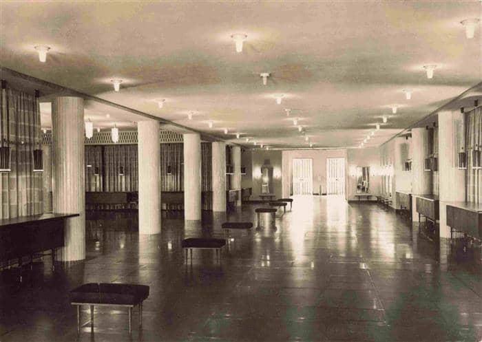 LEIPZIG Sachsen Opernhaus Garderoben-Hallen Saeulen Foyer Innenraum Sitzbaenke D – Ansichtskarte Leipzig
