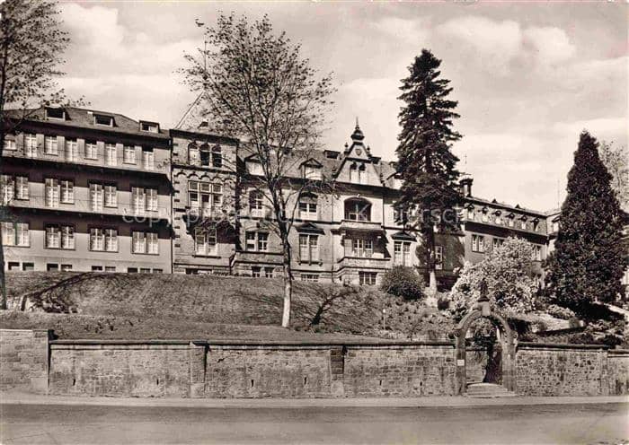 FREIBURG Breisgau BW Loretto-Krankenhaus Gruenderzeit-Gebaeude Garten Steinmauer – Ansichtskarte Freiburg im Breisgau