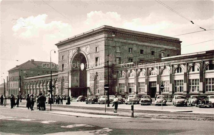 MANNHEIM BW Bahnhof Hauptbahnhof Vorhalle Rundbogen Autos Passanten Strassenszen – Ansichtskarte Mannheim