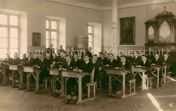 Schule School Ecole Escuela Scuola-- Klassenzimmer Schueler – Ansichtskarte