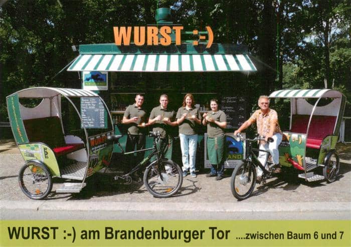 BERLIN  CITY Wurst Stand am Brandenburger Tor – Ansichtskarte Berlin