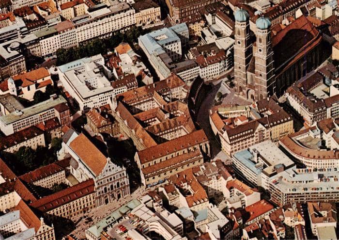 Muenchen Bayern Innenstadt mit Frauenkirche und Michaelskirche – Ansichtskarte München