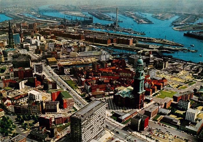 HAMBURG  CITY Stadtansicht mit Michel Ost-West-Strasse Blick zum Hafen – Ansichtskarte Hamburg