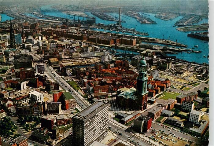 HAMBURG  CITY Stadtansicht mit Michel Ost-West-Strasse Blick zum Hafen – Ansichtskarte Hamburg