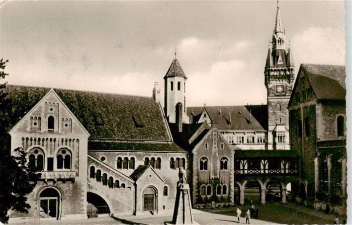 BRAUNSCHWEIG  CITY Der Burghof mit Blick auf das Rathaus – Ansichtskarte Braunschweig