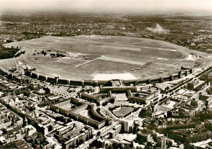 BERLIN  CITY Zentralflughafen Tempelhof – Ansichtskarte Berlin