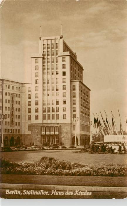 BERLIN  CITY Stalinallee Haus des Kindes – Ansichtskarte Berlin