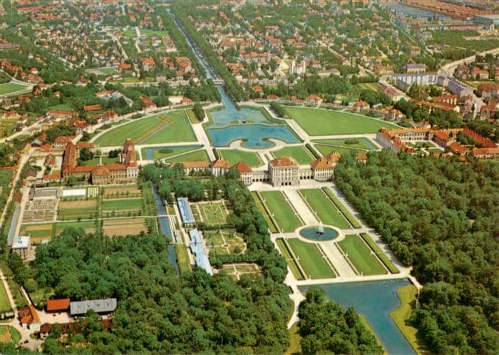 Muenchen Bayern Fliegeraufnahme mit Schloss Nymphenburg – Ansichtskarte München