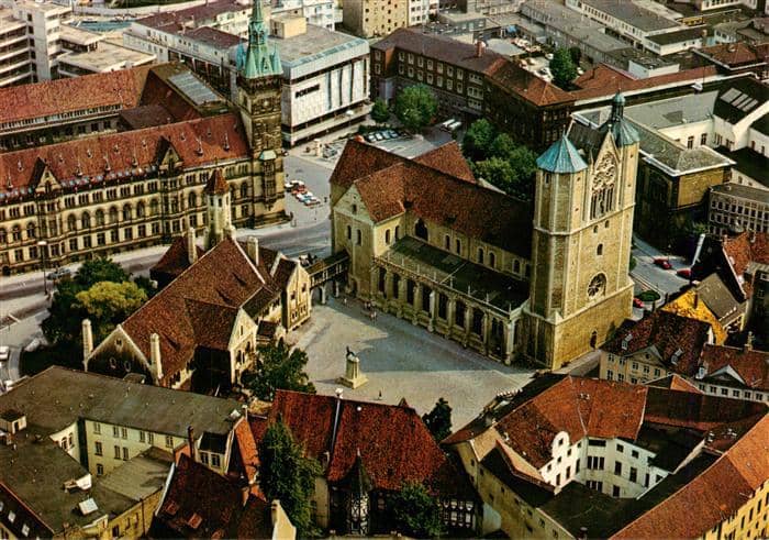BRAUNSCHWEIG  CITY Burgplatz und Rathaus Fliegeraufnahme – Ansichtskarte Braunschweig