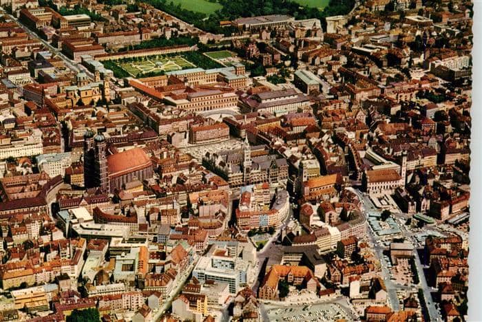 Muenchen Bayern City mit Rathaus und Frauenkirche Fliegeraufnahme – Ansichtskarte München