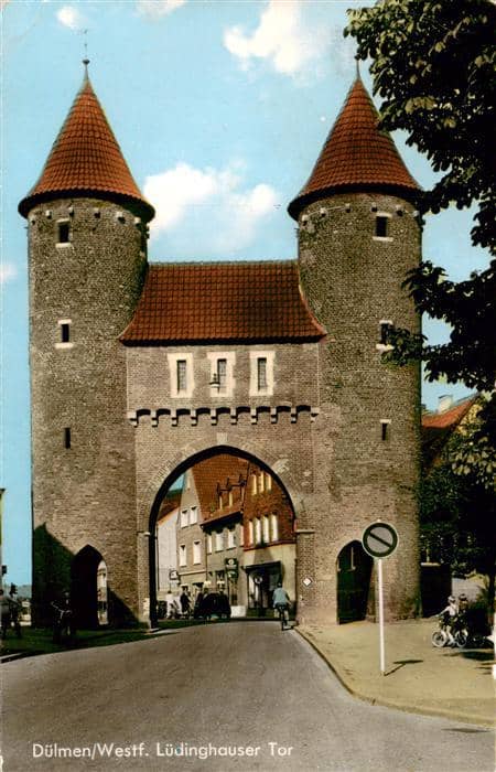 DueLMEN NRW Luedinghauser-Tor Stadttor Tuerme Backstein Strasse Fahrraeder – Ansichtskarte Dülmen