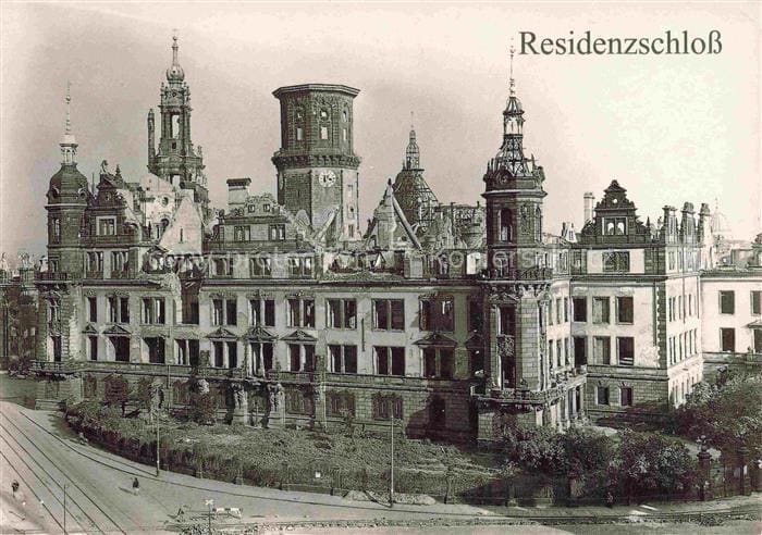DRESDEN Elbe nach Zerstoerung 1945 Residenzschloss – Vorderseite