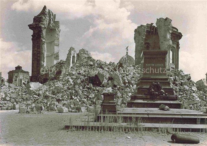DRESDEN Elbe Frauenkirche nach Zerstoerung 1945 – Vorderseite