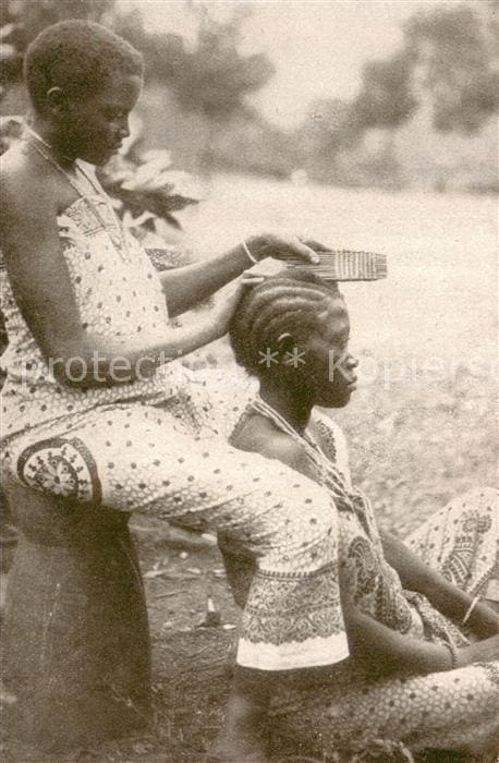 Africa Afrika Afrique Haare flechten – Vorderseite