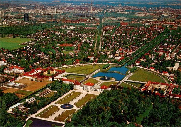 Muenchen Bayern Schloss Nymphenburg Fliegeraufnahme – Vorderseite