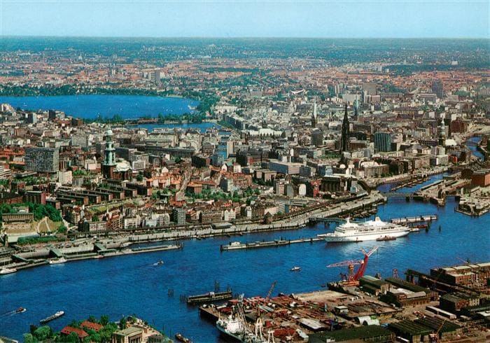 HAMBURG  CITY Panorama vom Hafen Richtung Stadt Fliegeraufnahme – Vorderseite