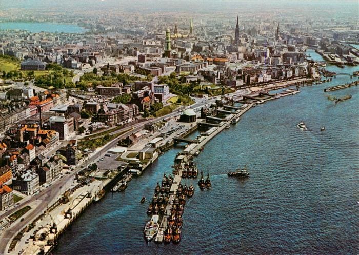 HAMBURG  CITY Hafen und Stadt Fliegeraufnahme – Front