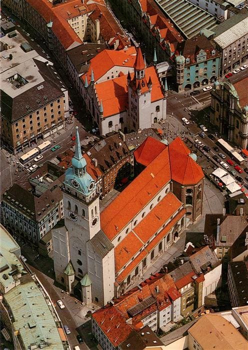 Muenchen Bayern Turm Alter Peter und St. Peterskirche – Vorderseite