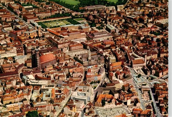 Muenchen Bayern City mit Rathaus und Frauchenkirche – Vorderseite