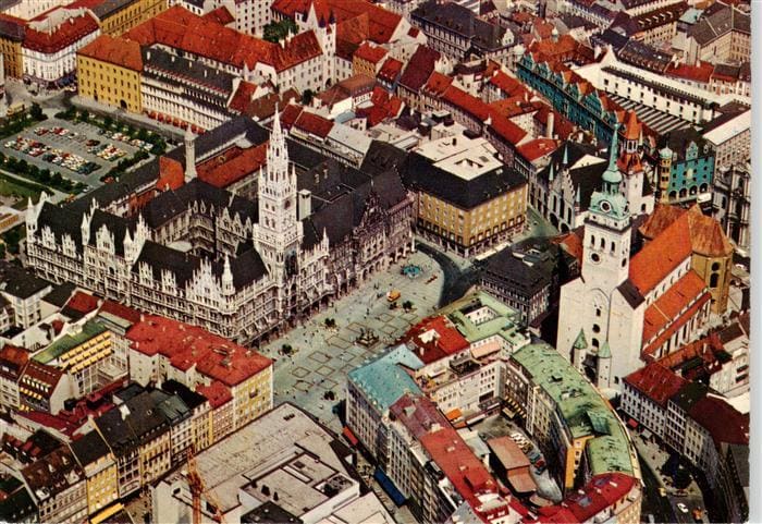 Muenchen Bayern Marienplatz und Rathaus – Vorderseite