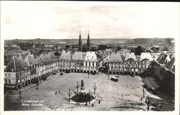 Charleville-Mezieres 08 Place Duoale