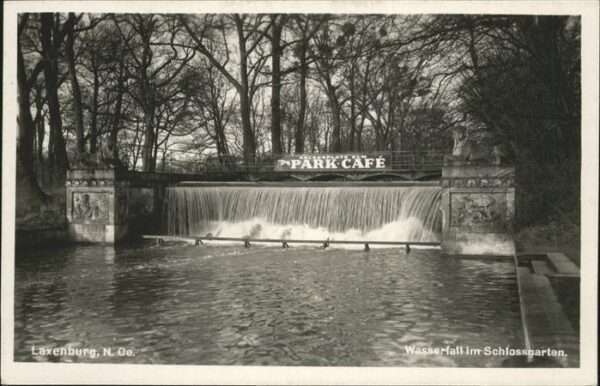 Laxenburg Wasserfall Schlossgarten