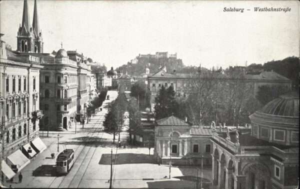 Salzburg Oesterreich Westbahnstrasse Strassenbahn
