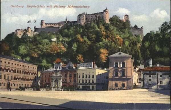 Salzburg Oesterreich Kapitelplatz Festung Hohensalzburg