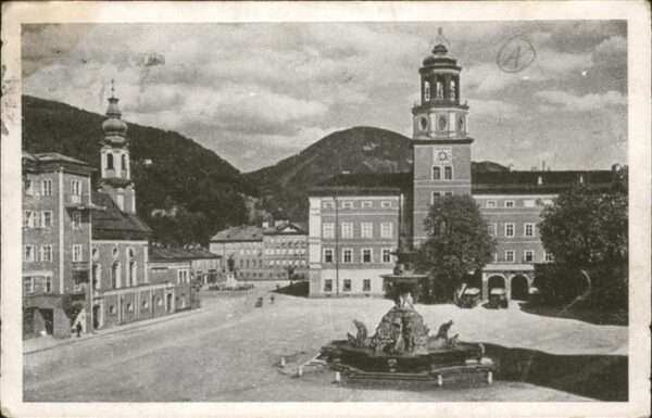 Salzburg Oesterreich Residenzplatz
