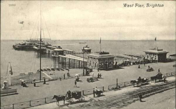 Brighton East Sussex West Pier Schiff Kutsche