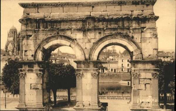 Saintes Charente-Maritime Arc de Triomphe