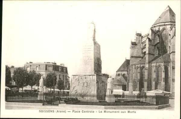 Soissons Place Centrale Monument aux Morts